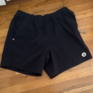 Vuori men’s small shorts dark blue